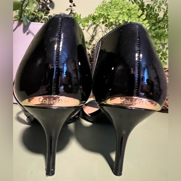 Calvin Klein Laine patent leather open toe pumps Size 9 - Picture 3 of 9